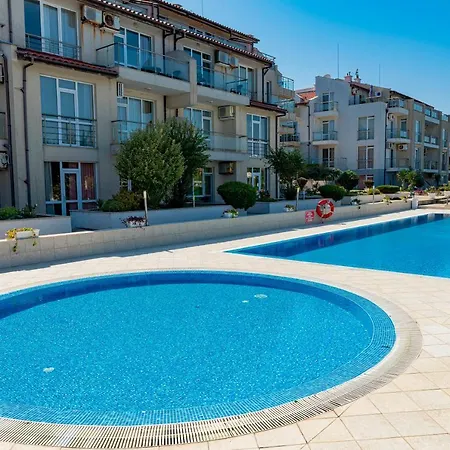 Aparthotel Menada Apolon 3*