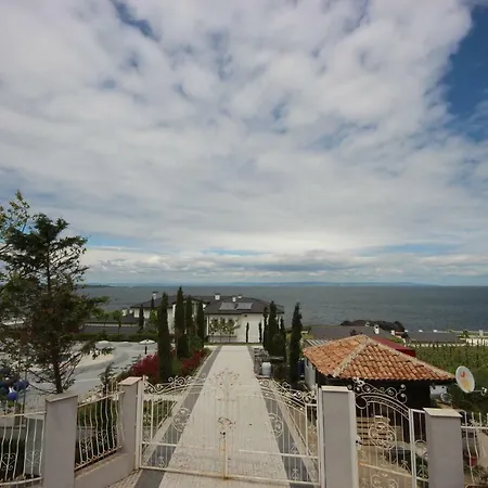 Aparthotel Menada Apolon 3*