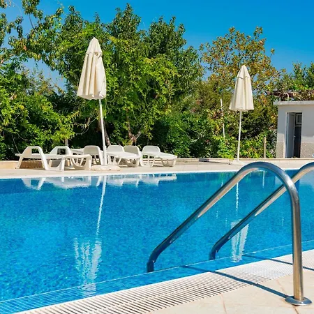 Menada Apolon 3* ソゾポル