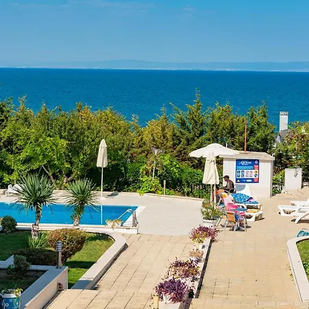 Menada Apolon 3*