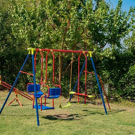 アパートホテル Menada Apolon