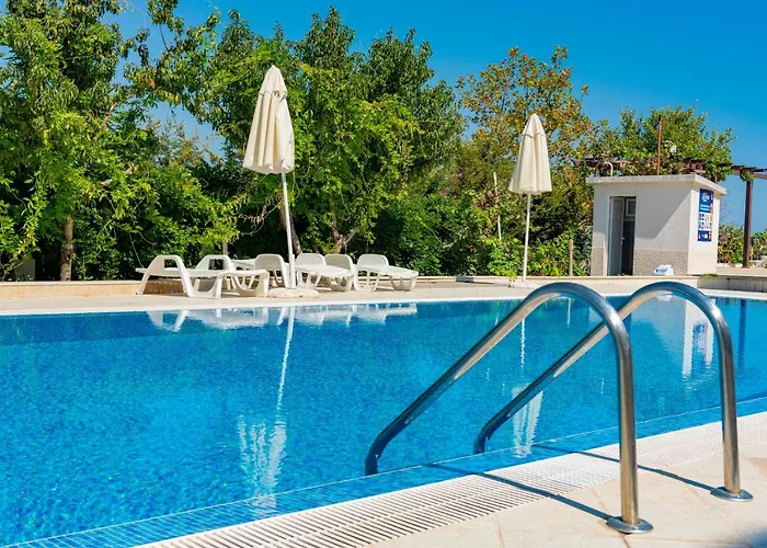 Menada Apolon 3* 소조폴