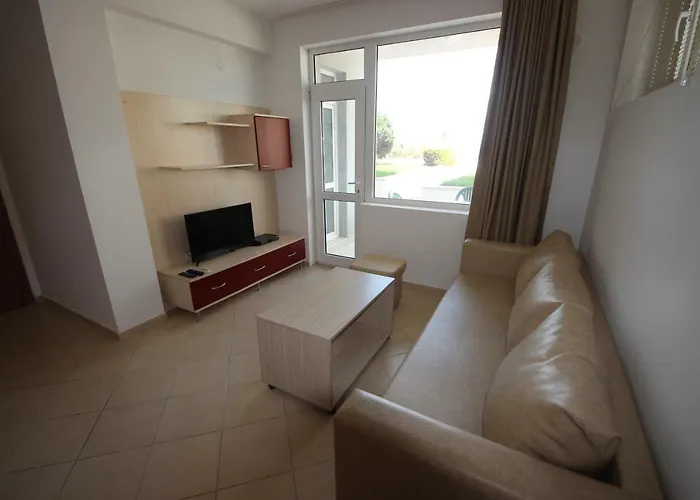 Menada Apolon 아파트호텔 소조폴