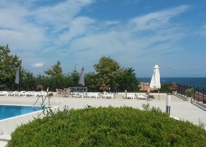 Menada Apolon 3* 소조폴