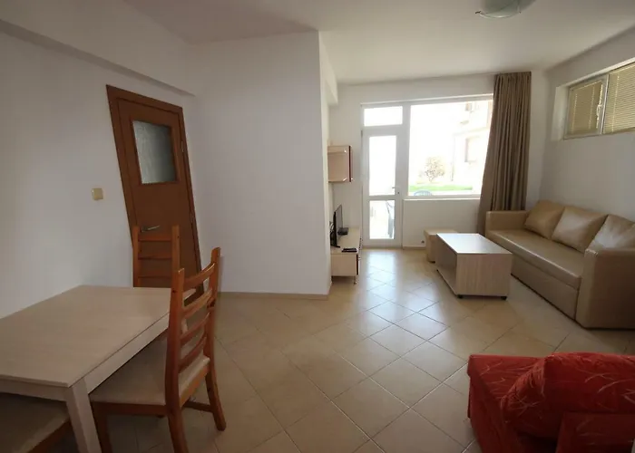 Menada Apolon 아파트호텔 소조폴